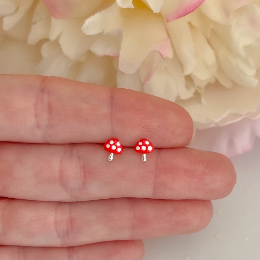 925 Sterling silver tiny mushrooms earrings